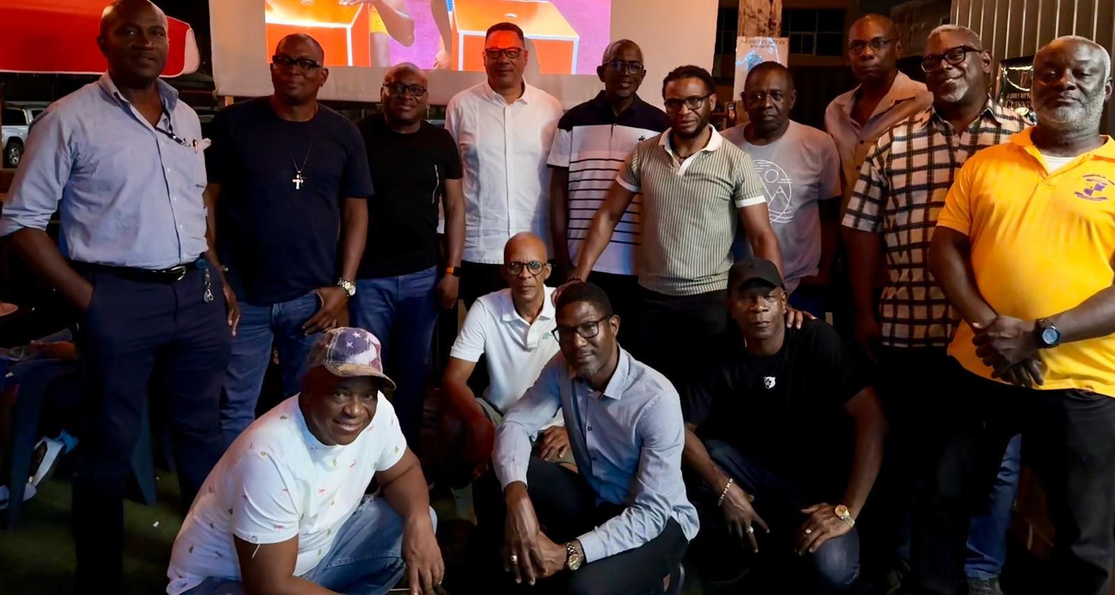 Fourteen Knights of the Class of 1985 together at a linkup